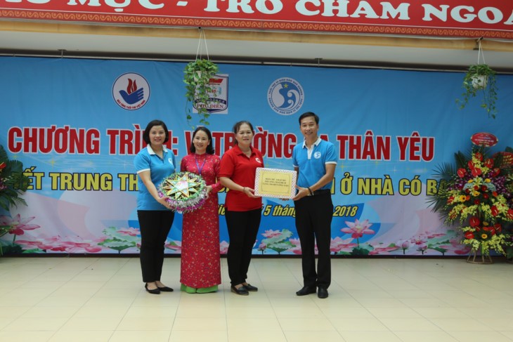 Rentrée 2018: 1000 messages des élèves de Hanoi à destination de Truong Sa - ảnh 8