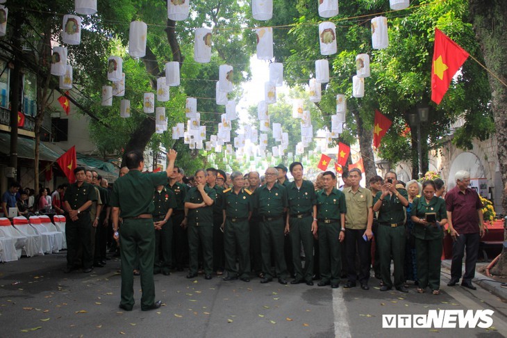 Les 65 ans de la libération de Hanoi - ảnh 14