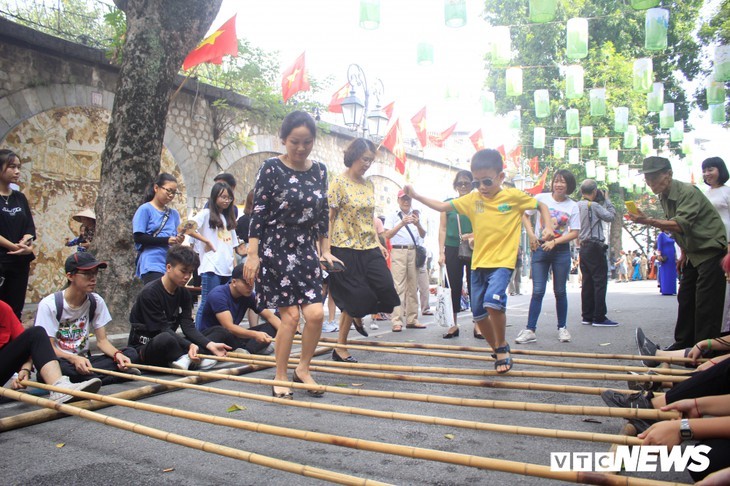 Les 65 ans de la libération de Hanoi - ảnh 15