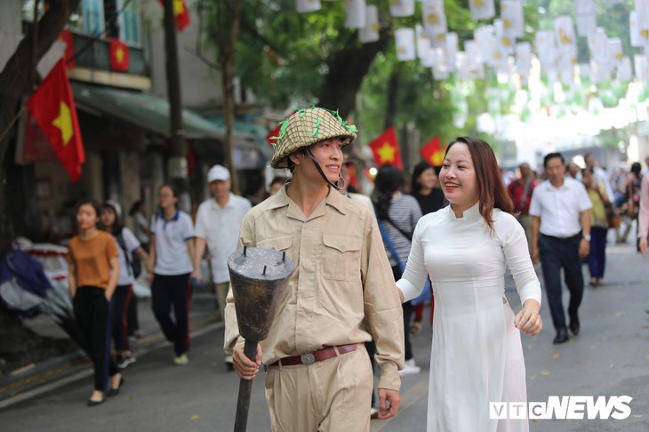 Les 65 ans de la libération de Hanoi - ảnh 3
