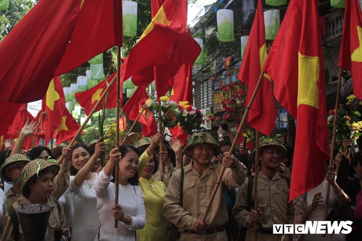 Les 65 ans de la libération de Hanoi - ảnh 6