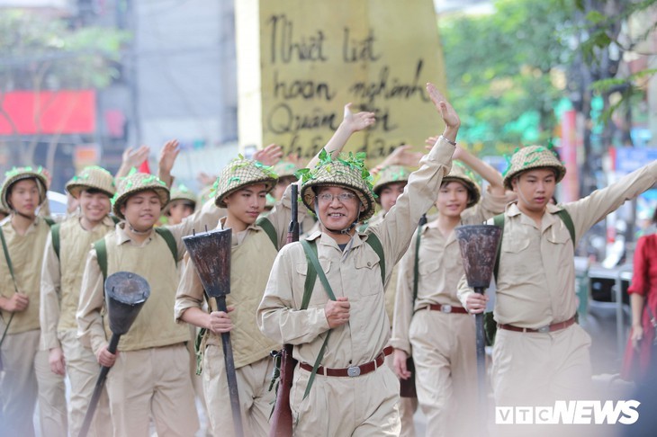 Les 65 ans de la libération de Hanoi - ảnh 8