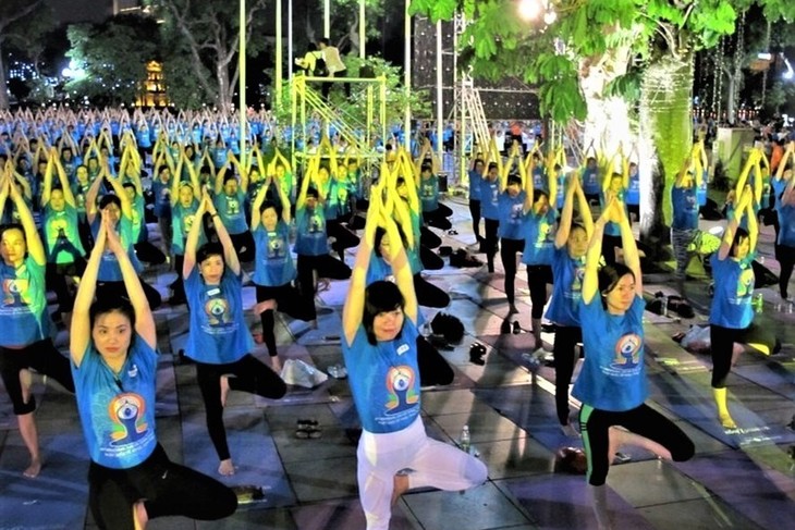 Le yoga au Vietnam - ảnh 1