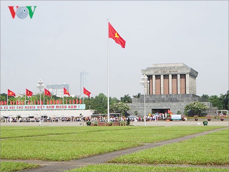 Le mausolée du Président Hô Chi Minh - ảnh 1
