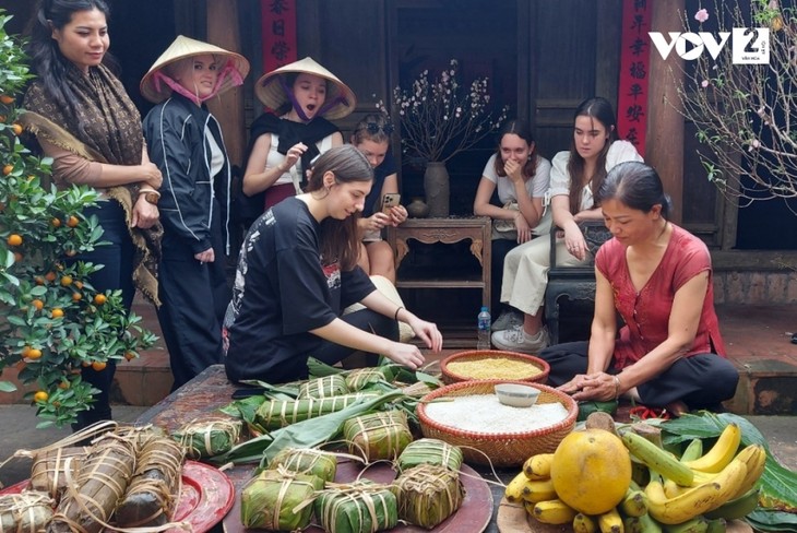 Le Nouvel an lunaire, une occasion pour cultiver l’identité vietnamienne - ảnh 1