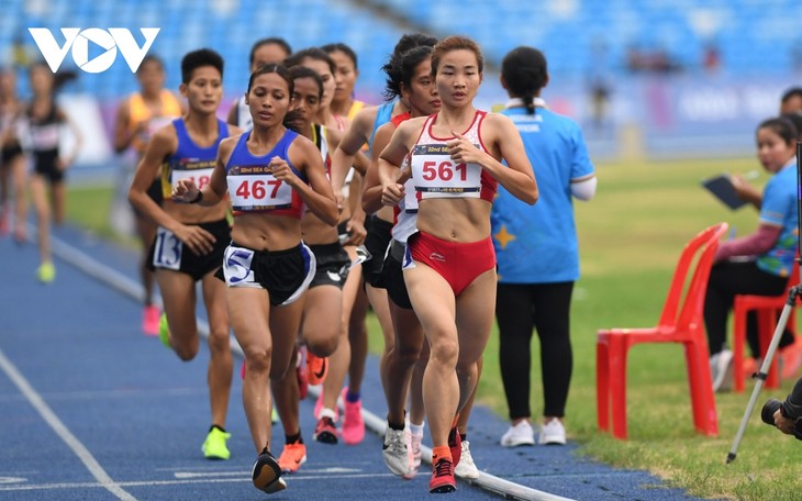 SEA Games 32: Star runner Nguyen Thi Oanh wins 4th gold - ảnh 1