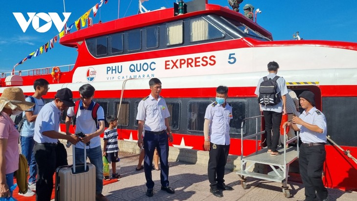 Ly Son Island speedboat service launched - ảnh 1
