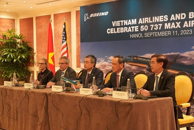 Vietnam Airlines, Boeing reach 10-billion-USD deal for Boeing 737 Max jets - ảnh 1