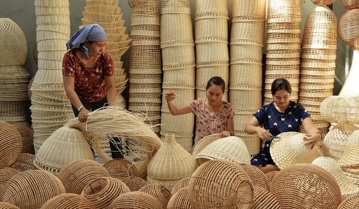 Rattan, bamboo, sedge, and carpet exports hit nearly US$600 million in ten months - ảnh 1