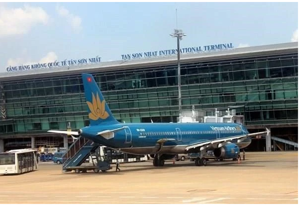 HCM City, Vietnam Airlines to jointly boost tourism - ảnh 1