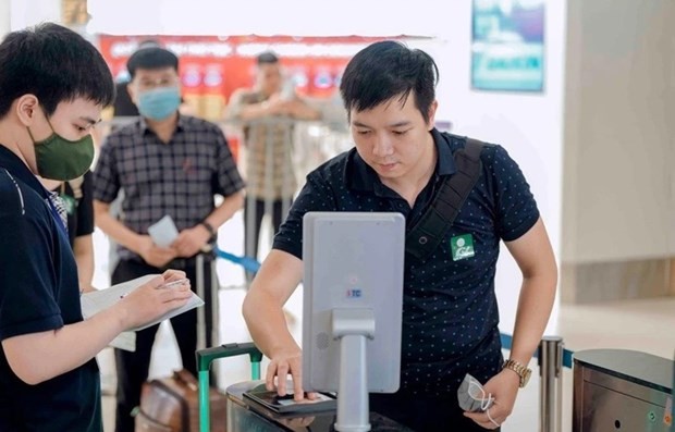 Biometric authentication continues to be applied for air passengers - ảnh 1