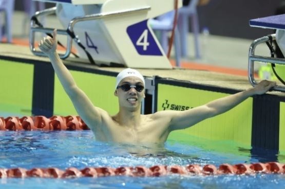 Swimmer Huy Hoang breaks records at Asian tournament - ảnh 1