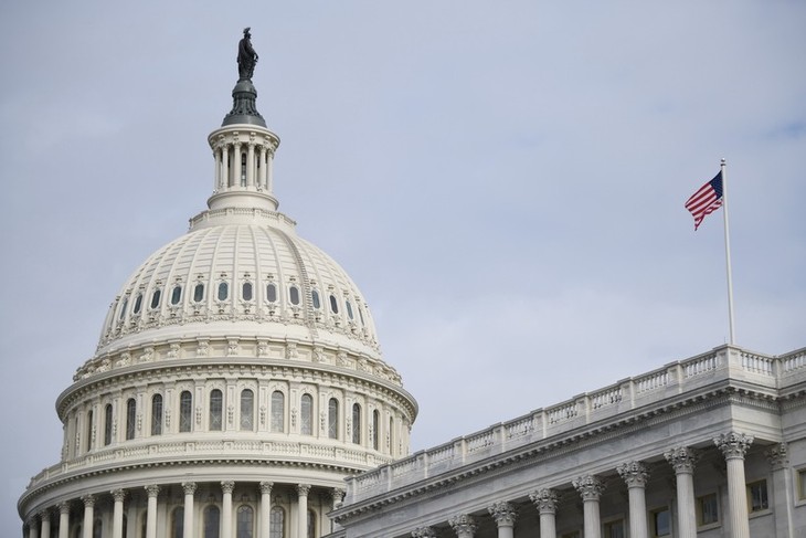 US Senate passes spending bill, averts imminent shutdown - ảnh 1