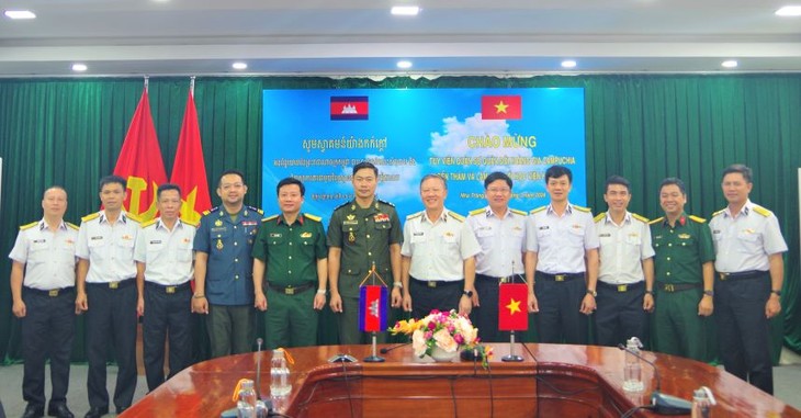 Cambodia Military Attache delegation visit Naval Academy - ảnh 1