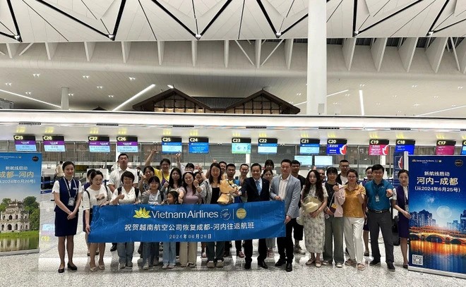 Vietnam Airlines launches Hanoi-Chengdu route - ảnh 1