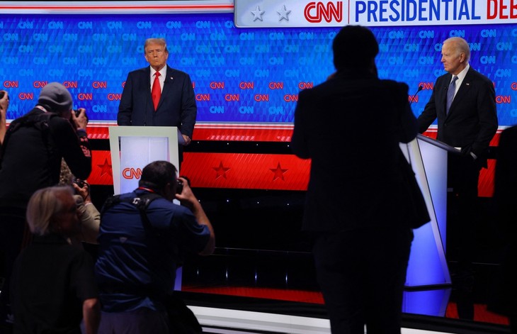 First US presidential debate: Former President Trump gains upper hand. - ảnh 1