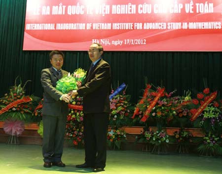 Upacara Unjuk Muka Institut Penelitian Tingkat Tinggi tentang matematika Vietnam - ảnh 1