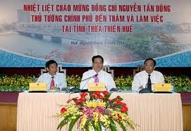PM Nguyen Tan Dung melakukan kunjungan kerja di provinsi Thua Thien Hue. - ảnh 1