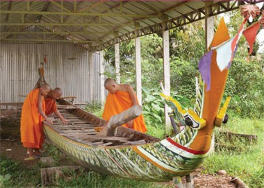 Adat lomba jukung Ngo  rakyat Khmer di provinsi Soc Trang - ảnh 1
