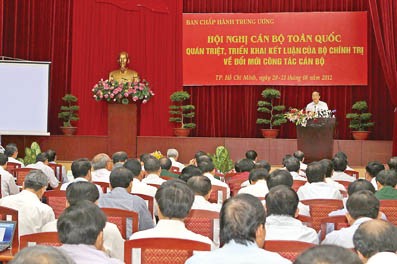 Memperbarui pekerjaan kekaderan menurut semangat Resolusi Sidang Pleno ke-4 Komite Sentral Partai Komunis Vietnam. - ảnh 1
