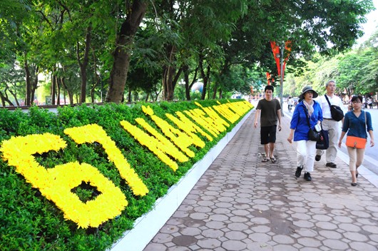 Turut bergembira pada Hari Kemerdekaan, ingat untuk selama-lamanya pada Presiden Ho Chi Minh. - ảnh 4