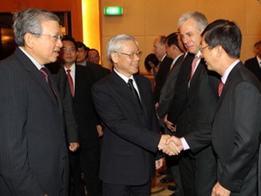 Sekjen Nguyen Phu Trong mengakhiri kunjungan resmi di Singapura. - ảnh 1