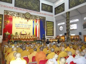 Sangha Buddha Vietnam kota Ho Chi Minh mendidik generasi pewaris untuk meneruskan usaha pembangunan dan pembelaan Ibu Pertiwi. - ảnh 1