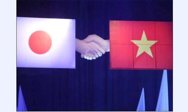 Upacara penandatanganan kontrak bantuan hibah pemberian Pemerintah Jepang kepada daerah-daerah Vietnam. - ảnh 1