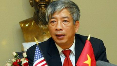 Deputi Menteri Pertahanan Vietnam Nguyen Chi Vinh menerima delegasi Sekolah Tinggi Pertahanan  Amerika Serikat. - ảnh 1