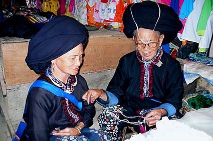 Masalah menyimpan dan mengkonservasikan buku tua dari rakyat etnis minoritas Dao Khau di kabupaten Sin Ho. - ảnh 3