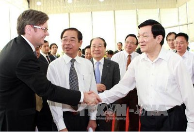 Presiden Truong Tan Sang melakukan kunjungan kerja di provinsi Binh Duong. - ảnh 1