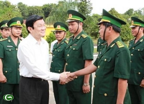 Presiden Truong Tan Sang melakukan kunjungan kerja di provinsi Binh Duong. - ảnh 2
