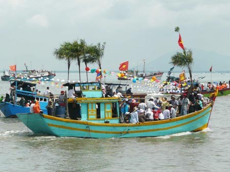 Mencari tahu ciri budaya spiritualitas kaum nelayan di daerah pantai Vietnam. - ảnh 2