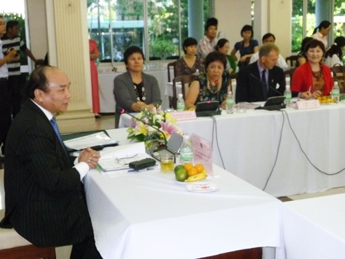Deputi Perdana Menteri Nguyen Xuan Phuc melakukan pertemuan dengan semua organisasi internasional yang membantu Vietnam - ảnh 1