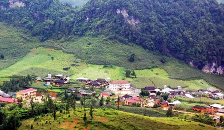 Panorama pedesaan baru di satu kecamatan pegunungan - ảnh 1