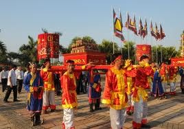 Kota Ho Chi Minh mengadakan upacara mempersembahkan kue Tet untuk memuja Raja Hung - ảnh 1
