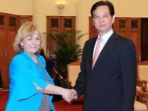 Perdana Menteri Nguyen Tan Dung menerima Menteri Hukum Swedia Beatrice Ask - ảnh 1