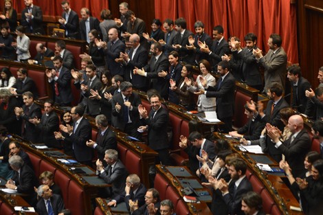 Faksi  kiri tengah mencapai kemenangan dalam pemilihan Parlemen Italia - ảnh 1