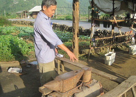 Kejuruan menempa besi rakyat etnis minoritas Nung di provinsi Cao Bang - ảnh 1
