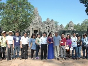 Pers Vietnam menghadiri program menemukan Kamboja - ảnh 1