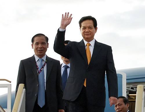 Aktivitas PM Vietnam  Nguyen Tan Dung pada Konferensi Tingkat Tinggi ASEAN ke-22 - ảnh 1