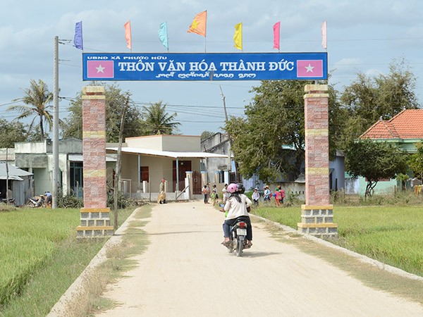 Rakyat etnis minoritas Cham di provinsi Ninh Thuan bersama-sama membangun pedesaan baru - ảnh 2