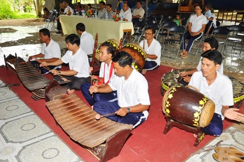 Kelompok anak yang memainkan musik pantatonik di pagoda Doi - ảnh 4