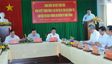 Rombongan kerja Polit Biro melakukan kunjungan kerja di provinsi Tien Giang - ảnh 1