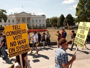 Rakyat Amerika Serikat melakukan demonstrasi untuk menentang serangan terhadap Suriah - ảnh 1