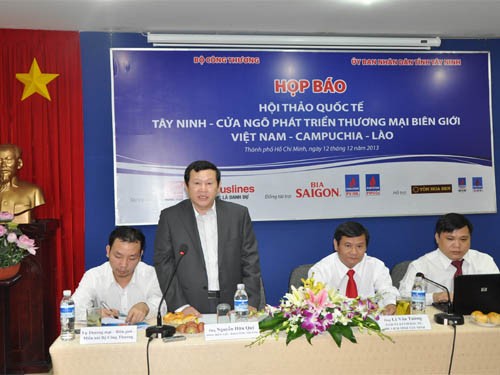 Mengembangkan perdagangan perbatasan Vietnam-Kamboja-Laos - ảnh 1