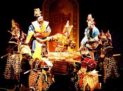 Teater Opera Tuong Vietnam membawa kesenian tradisional kepada penonton asing - ảnh 1