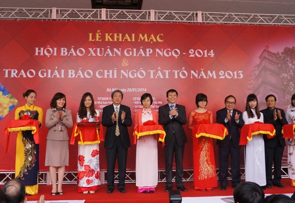Kesan tentang Pesta koran musim semi Hanoi 2014 - ảnh 1