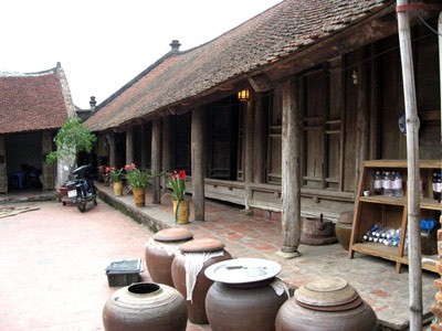 UNESCO menyampaikan penghargaan Konservasi pusaka budaya tahun 2013 kepada proyek “Konservasi rumah kuno tradisional di desa kuno Duong Lam
