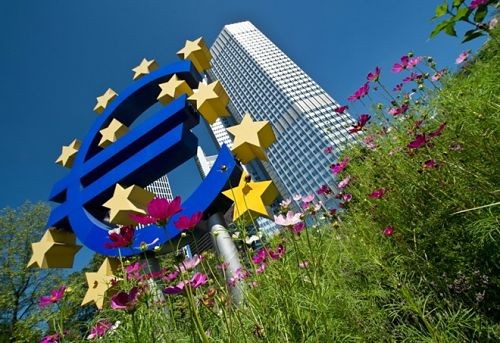 Ekonomi EU bersemarak tapi tetap menghadapi bahaya deflasi - ảnh 1